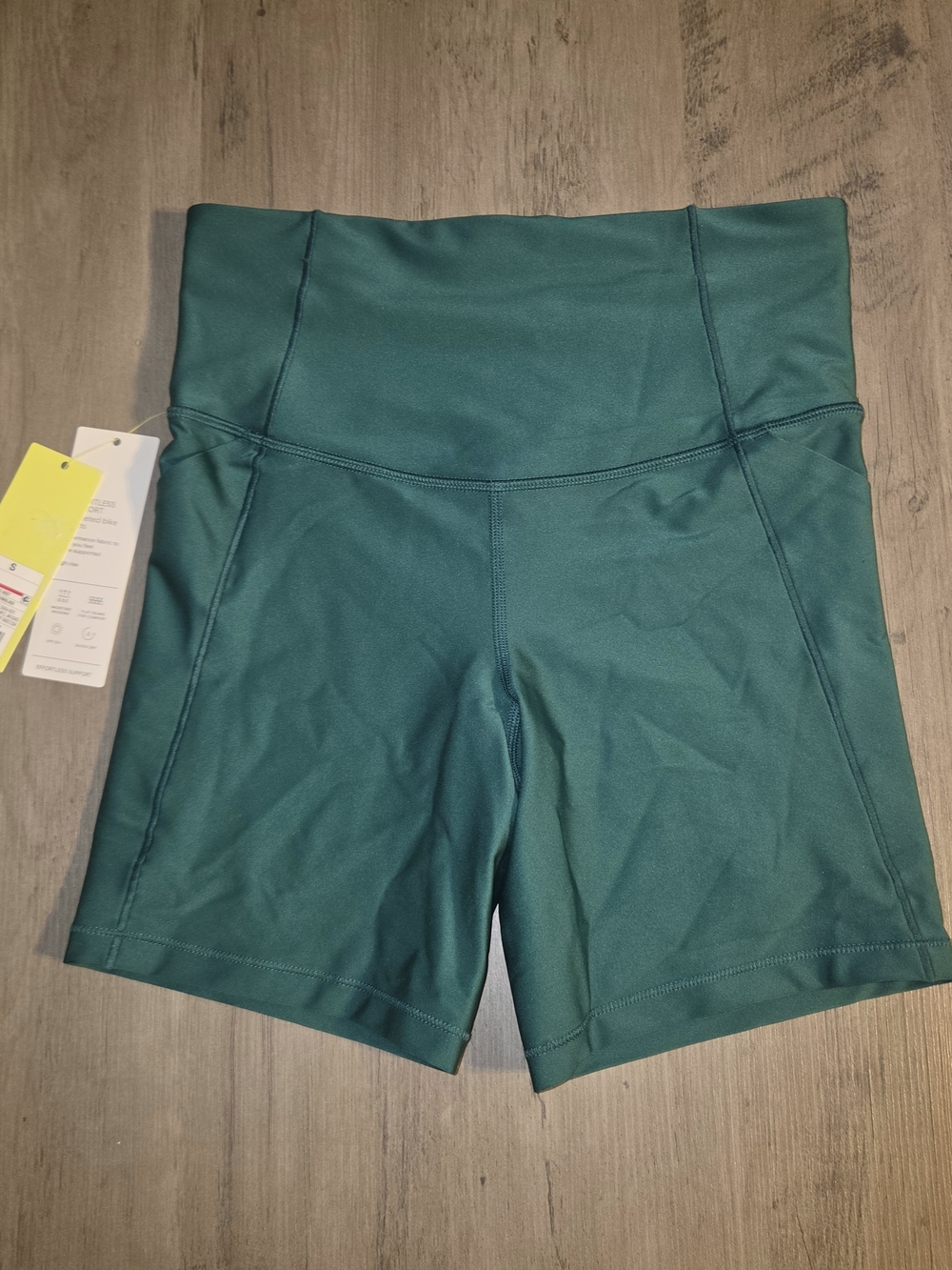 NWT All in Motion High Rise Pocketed Bike Shorts Dark Green Small